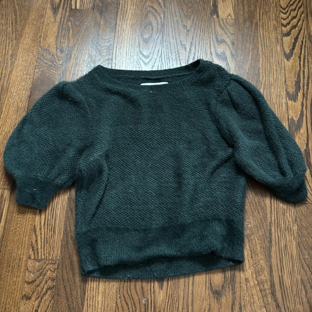 LIKE NEW-Abercrombie cropped sweater- women's size small